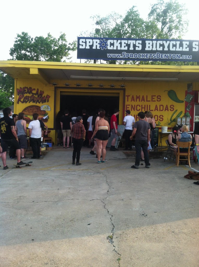 Taco Fest 2k13 kept the punk and hardcore music going with a stage inside Taqueria El Picante and another in the taqueria garage, which doubled as an outdoor stage. Photo by Lucinda Breeding.